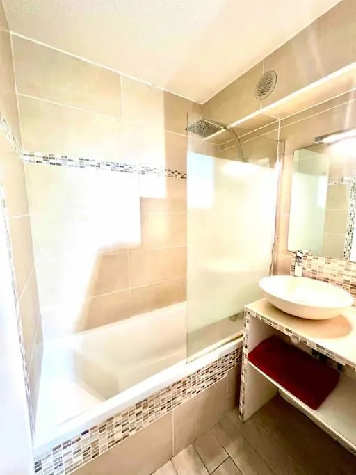 Apartment Baie D'Azur Vue Mer Piscine Parking Villeneuve-Loubet France